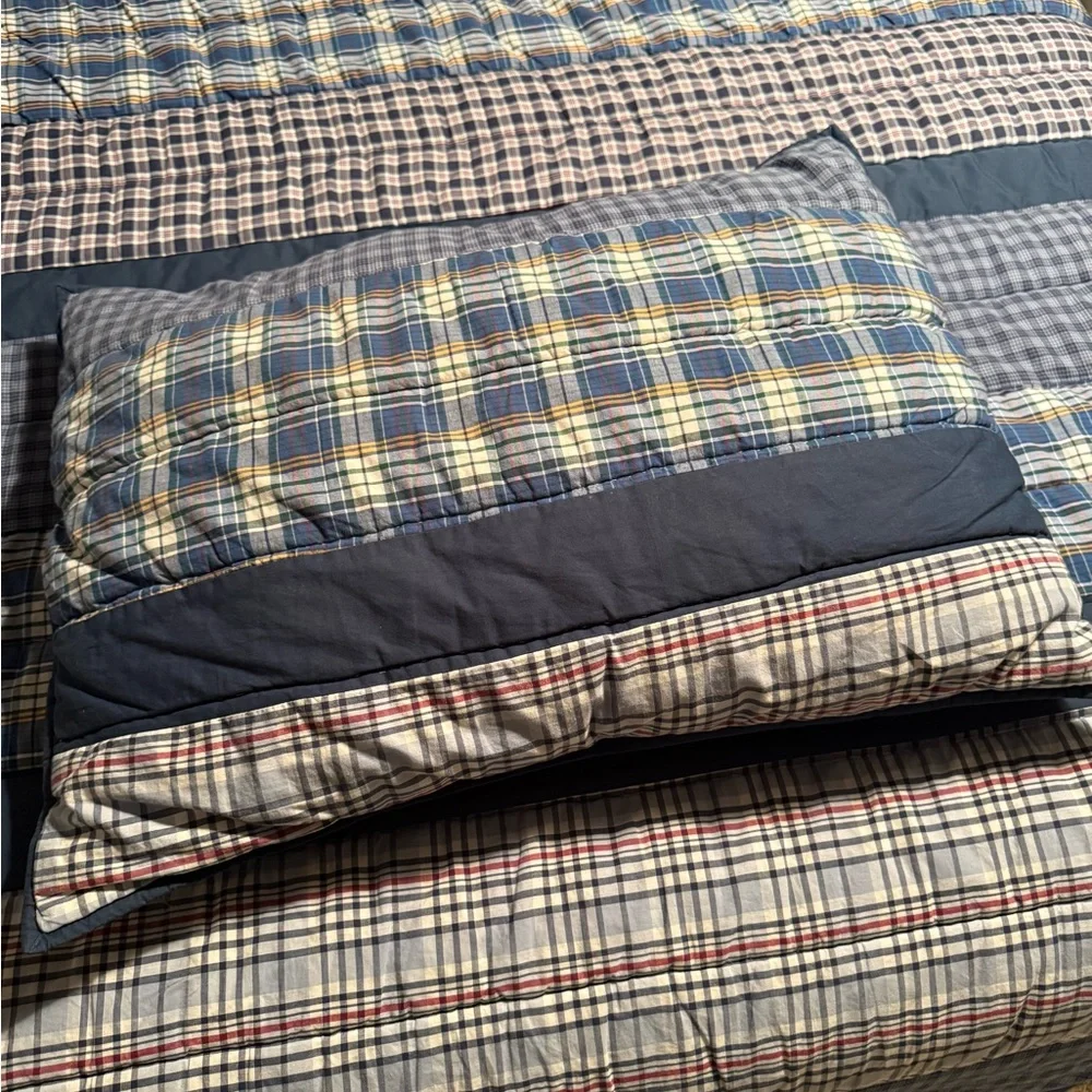 Pottery Barn Teen Plaid Blue Bedding Set. Queen size quilt & 4 shams.